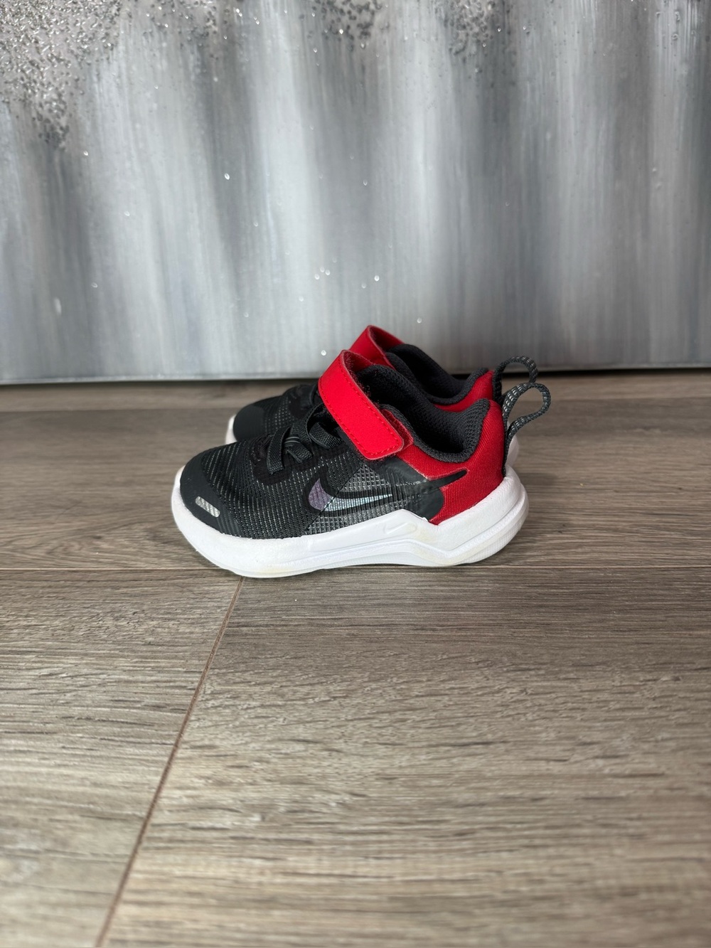Nike Kids Black and Red Hook-and-Loop Sneakers